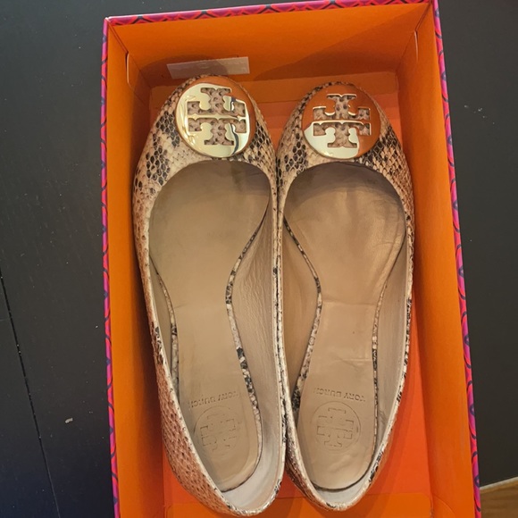 Tory Burch Reva Ballet - Roccia Python Print/Metal Logo - Picture 6 of 7